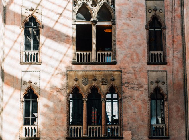 Centered photo of the Isabella Stewart Gardner Museum's Venetian arches